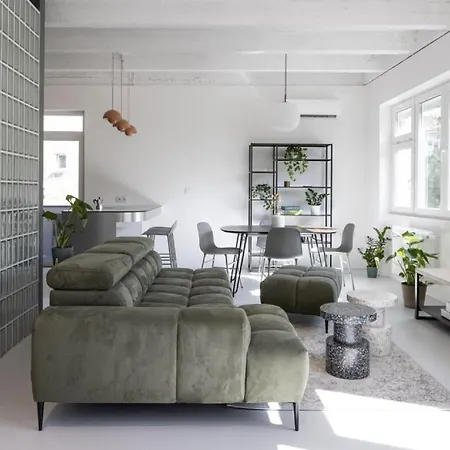 Apartment Urban Haven In Center With Free Parking