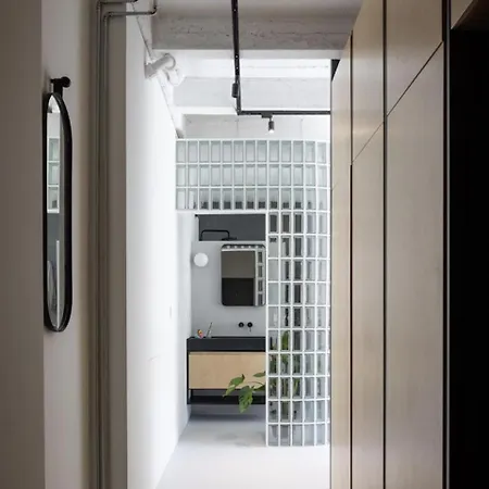 Apartment Urban Haven In Center With Free Parking